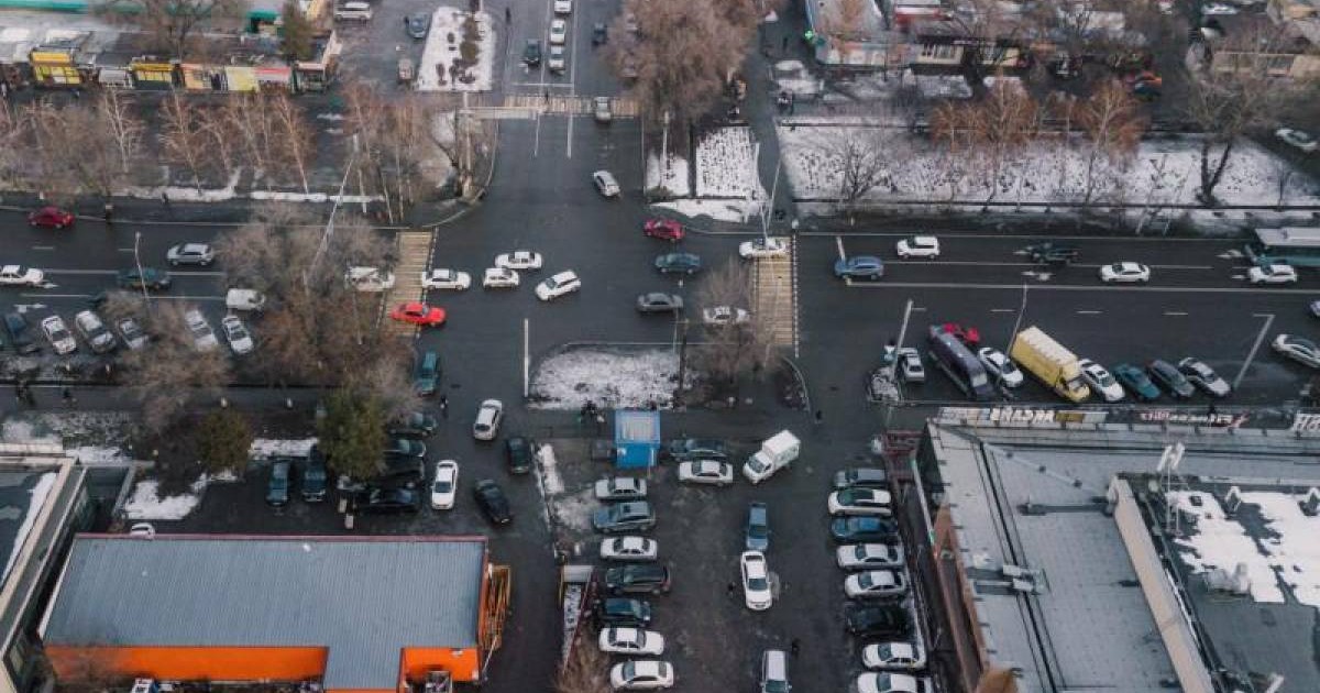 "Стоят там, где нравится". Досаев высказался об алматинских таксистах