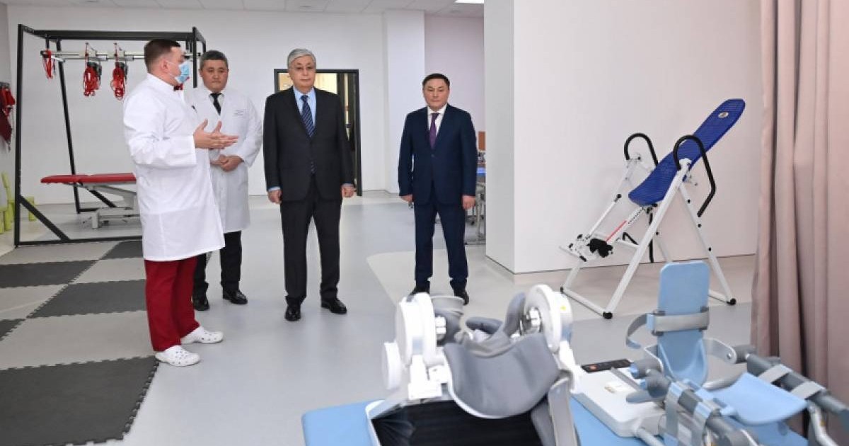 Токаев посетил реабилитационный центр в Кокшетау