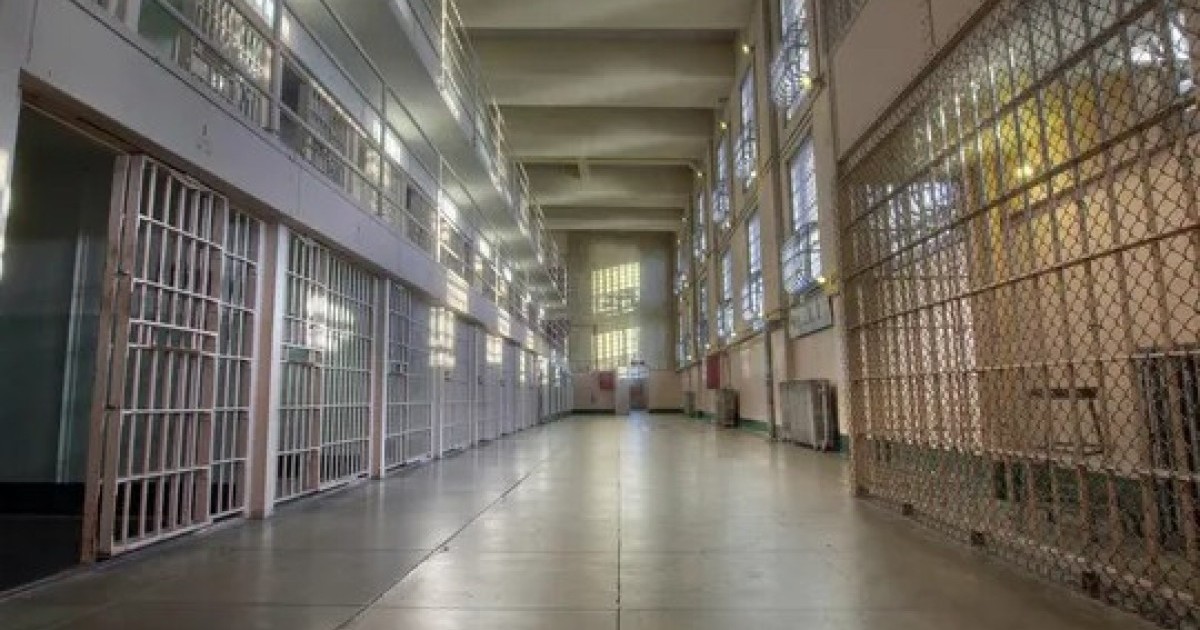 15-летнего парня приговорили к 100 годам заключения: что он натворил