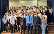 Актер Даурен Сергазин и прокуроры встретились со столичными выпускниками