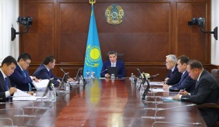 Олжас Бектенов провел совещание о ходе подготовки к отопительному сезону