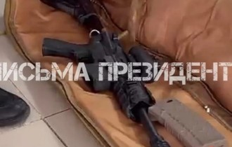 "Обиделся на руководство": в Актау сотрудник пришел с предметами, похожими на оружие и гранату