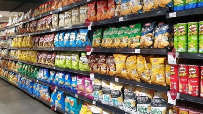 Исследователи нашли сходство между фастфудом и курением