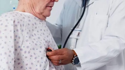 Едва заметные симптомы у людей старше 60 лет могут указывать на рак