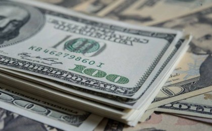 Курс доллара немного снизился на торгах 14 февраля