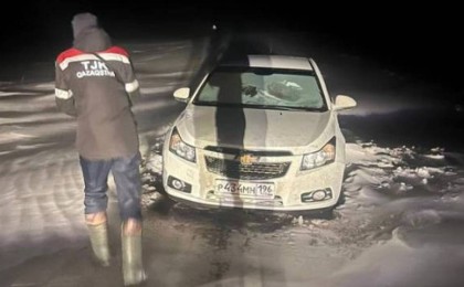 Дети замерзали на трассе в Костанайской области: видео