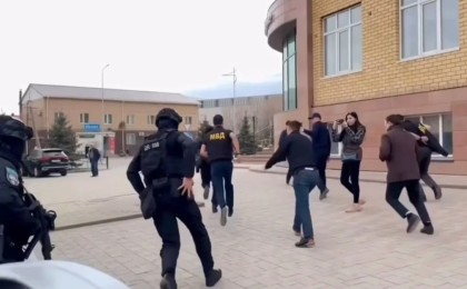 В Актобе спецназ ворвался в ЦОН и пресек незаконный бизнес