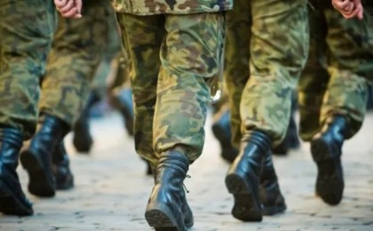 Выпускников в Караганде увезли в военкомат сразу после защиты диплома