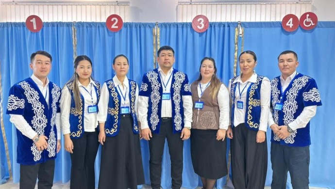 Жителями Мангистауской области запущен челлендж в национальной одежде на республиканском референдуме