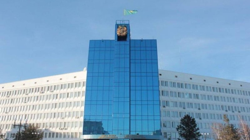 Пенсионерка едва не упала с четвертого этажа в Костанайской области