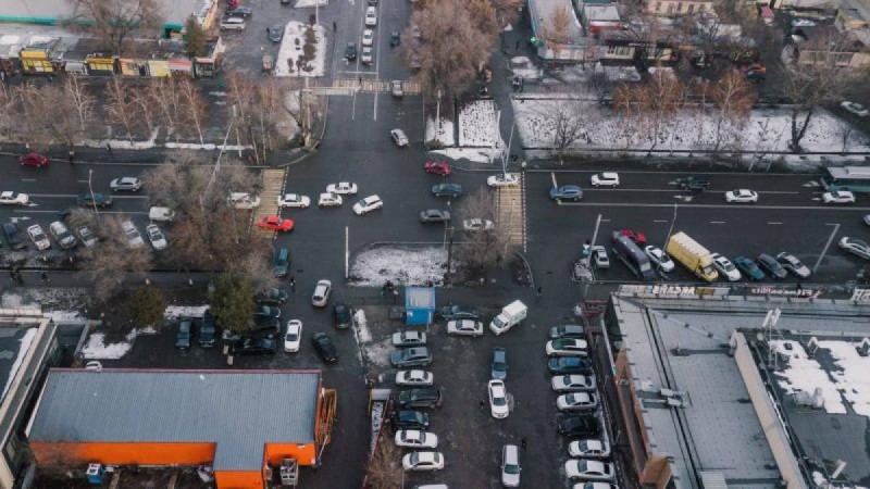 "Стоят там, где нравится". Досаев высказался об алматинских таксистах