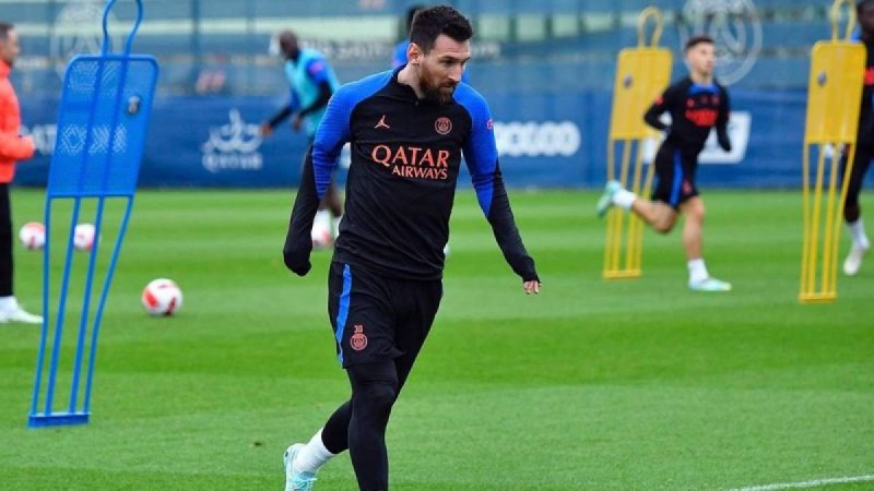 Лионель Месси возглавил рейтинг "Золотой мяч"