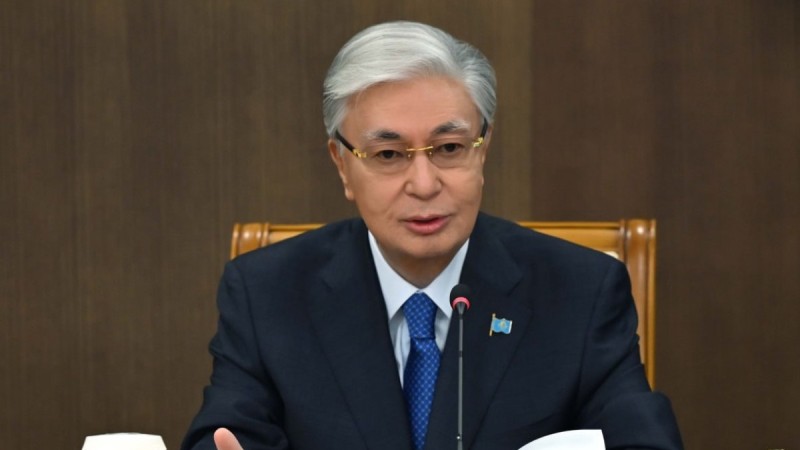 Токаев потребовал усилить контроль после транзита 7 трлн тенге через банк