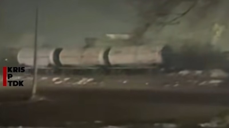 В Талдыкоргане с рельсов сошли две цистерны с пропаном