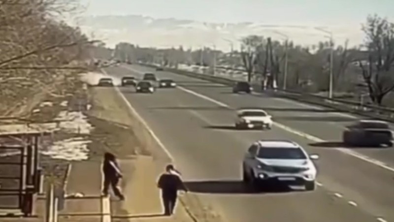 Смертельное ДТП с четырьмя авто на трассе (ВИДЕО)