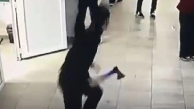 Ученик с топором напал на одноклассников