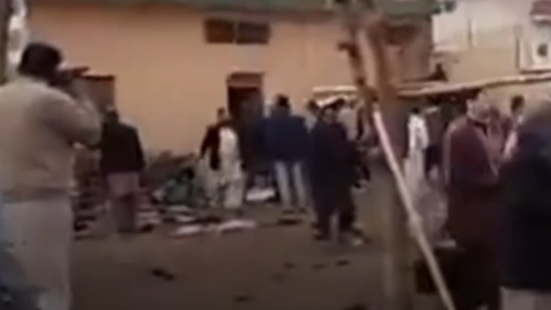 Теракт в столице Пакистана: более 30 человек погибли в мечети (видео)