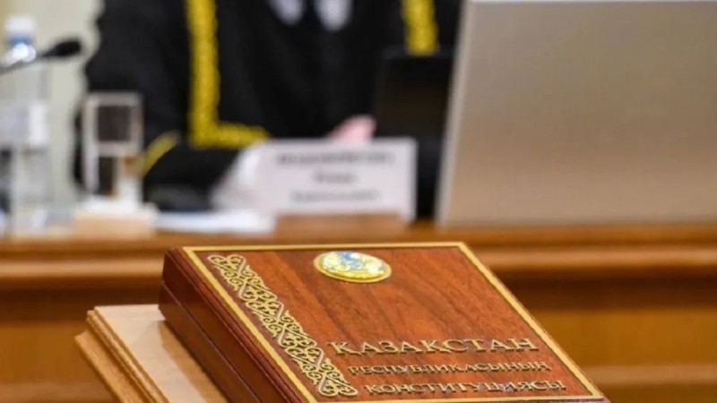 День принятия Конституции хотят закрепить как государственный праздник