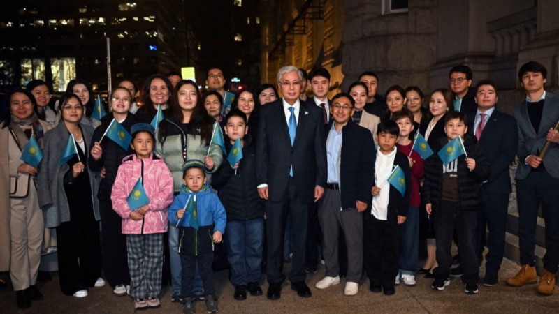 Токаев встретился с соотечественниками в США