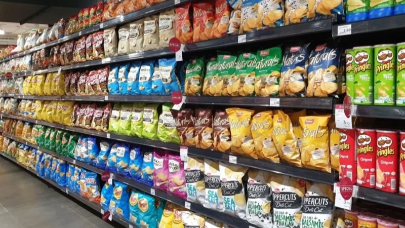 Исследователи нашли сходство между фастфудом и курением