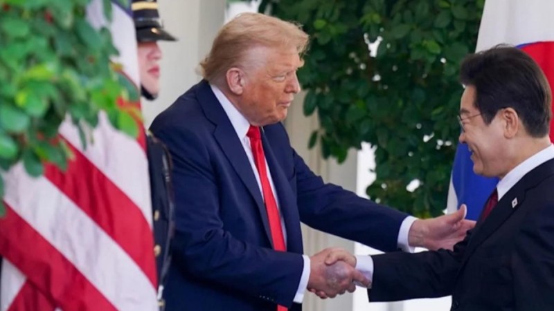 Таинственное пятно заметили на руке Трампа