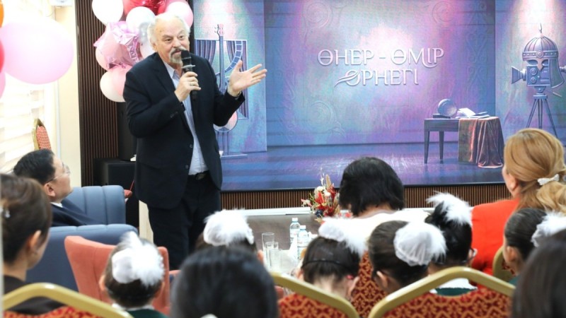 В Алматы прошла творческая встреча с Тунгышбаем Жаманкуловым