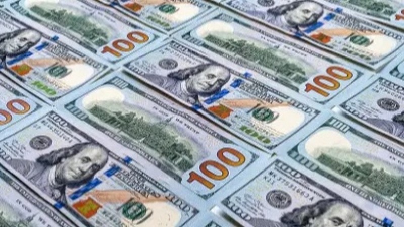 Курс доллара упал до уровня 2024 года