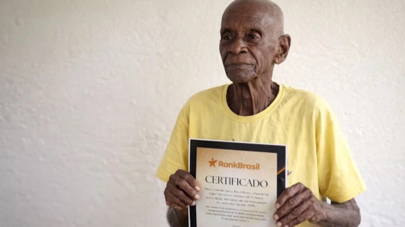 В Бразилии нашли 118-летнего долгожителя, который курит и пьёт кофе