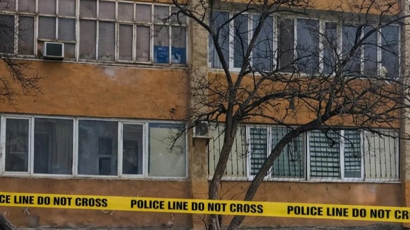 В Актау девушка спрыгнула с пятого этажа