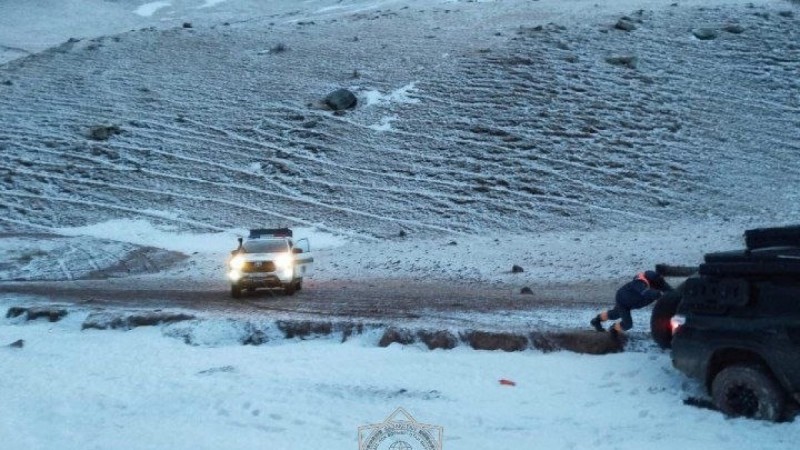 Пропавшую в горах семью нашли ночью в Алматинской области