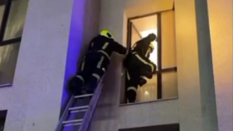 В Астане спасли восьмимесячного ребёнка из запертой квартиры