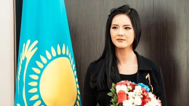 Блогер из Китая получила орден «Достық» от имени Главы государства