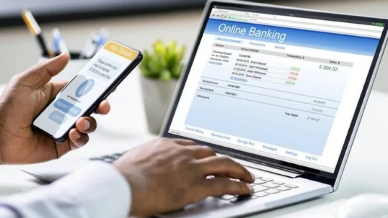 Пропали 345 тысяч долларов: мужчина чуть не лишился жилья из-за ошибки банка