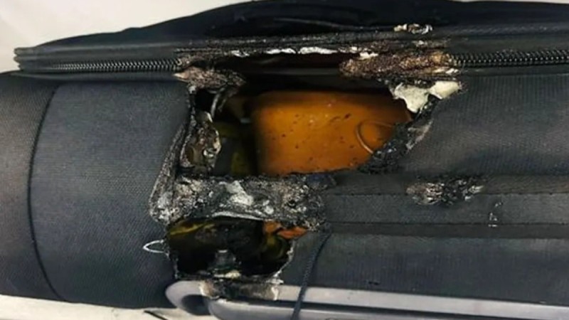 В пассажирском самолёте загорелась электронная сигарета: рейс совершил экстренную посадку