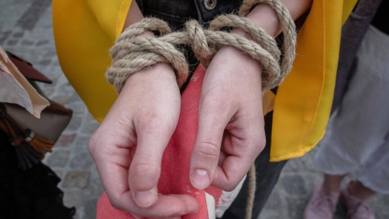 Несовершеннолетнюю девочку похитили и 2,5 года удерживают в рабстве