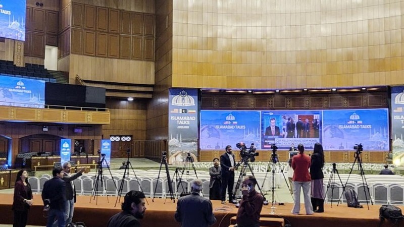 Иран и США начали третий раунд переговоров в Исламабаде