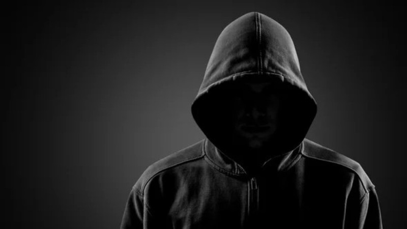 В Алматы мужчина с ножом разгуливал по ЖК — его задержали