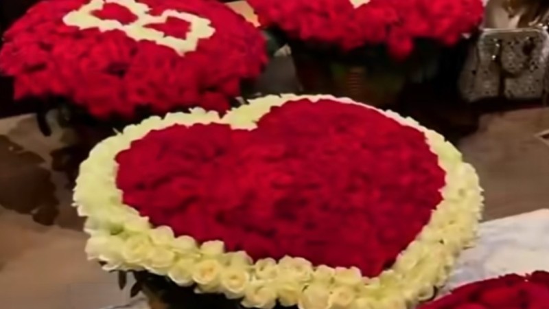 Миллион роз за $900 тысяч не впечатлили: девушка отказалась принимать подарок