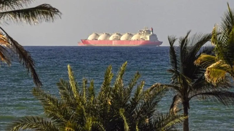 Иран обвинил США в нарушении перемирия и ударил по американским кораблям