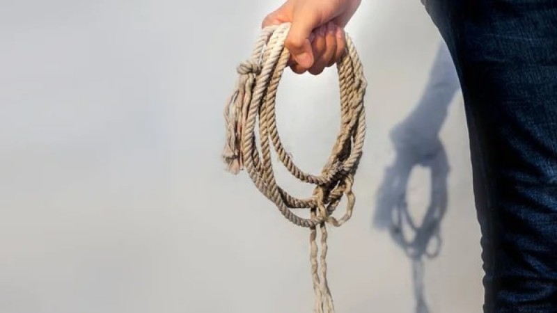 В Актау девушка покончила с собой, но родные подозревают ее мужа в убийстве