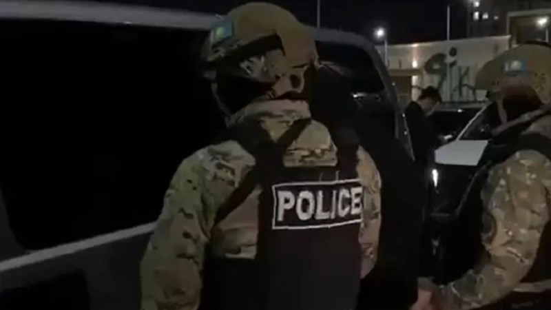 В Актау мужчину задержали из-за черной икры (ВИДЕО)