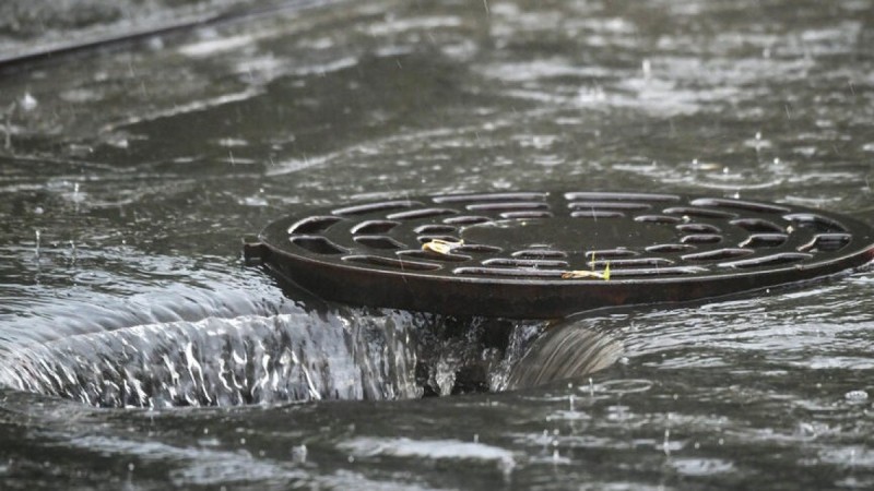 Мать выбросила 18-месячную дочь в канализацию из-за тяжелого финансового положения