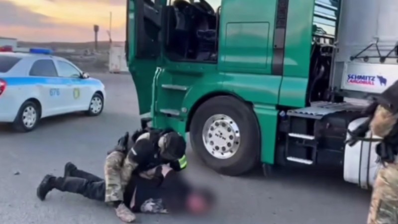 В Павлодарской области выявили схему нелегальной перевозки людей в тайнике фуры