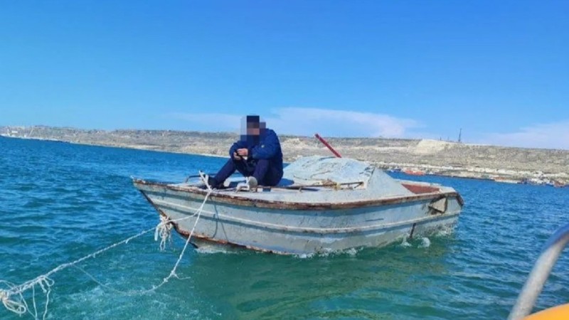 В Каспийском море ветер унёс лодку с мужчиной (ВИДЕО)