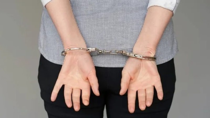 Мать арестовали за публикацию интимных фото 11-летней дочери в TikTok