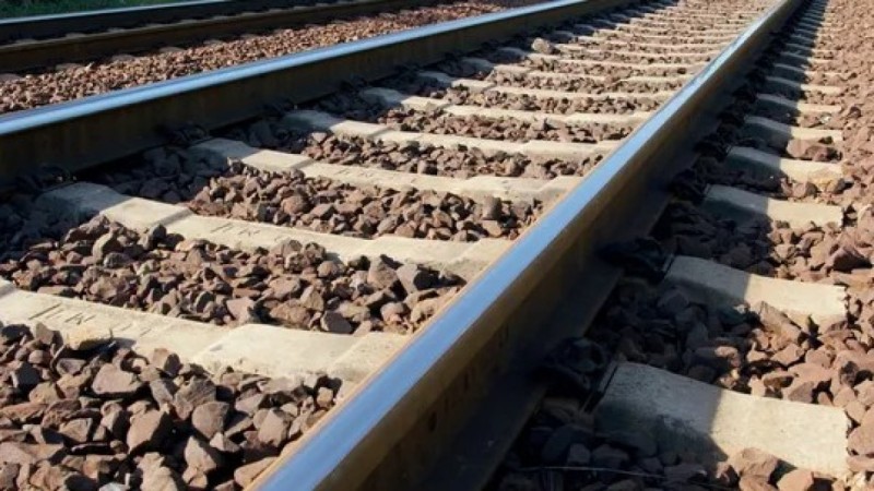 Пятилетний ребенок чуть не попал под поезд в Туркестанской области