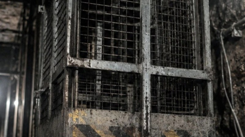 Шесть шахтёров пострадали при резкой остановке подземного лифта в Абайской области