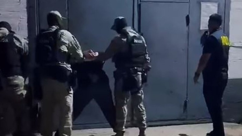 Избили и заставили оформить кредит: банду вымогателей задержали в Актобе (ВИДЕО)