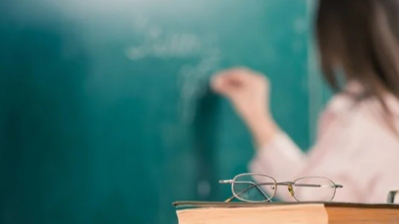 Преподаватель 17 лет получала полную зарплату, но не проводила занятия