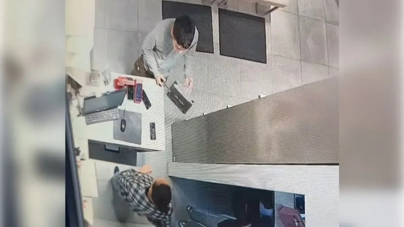19-летний мужчина угрожал продавцам ножом в торговом центре Астаны